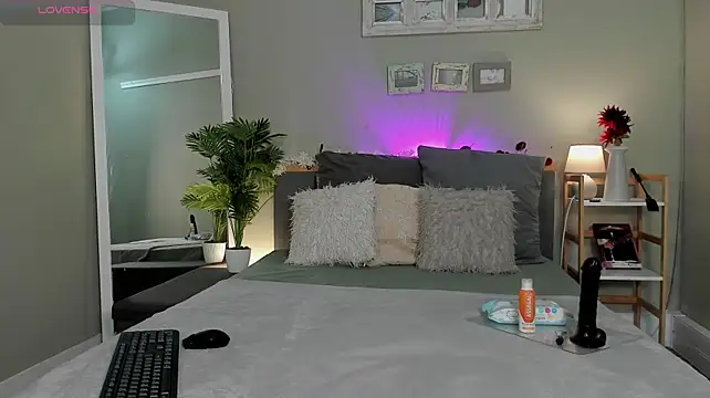 BrittneyJones' Live XXX Chat