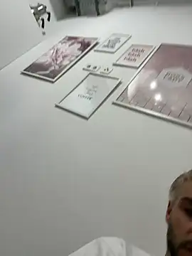 RealDeal2000xxx Show in webcam