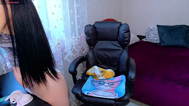 Kriss_brunette_5 Adlı Modelin Canlı XXX Sohbeti