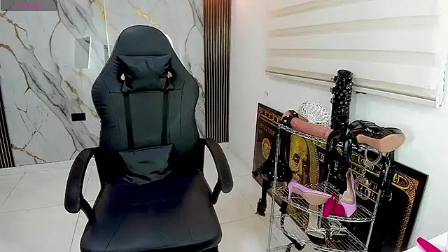 Онлайн чат XXX queen_findom1