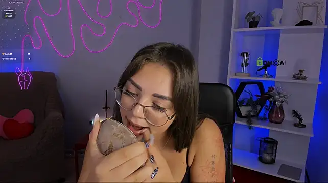 kiki_swan Chat XXX live