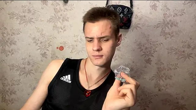 XXX chat uživo modela BigBabyMax
