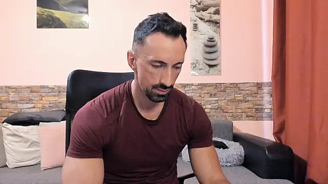 HotHunkTrainer – Naživo XXX chat