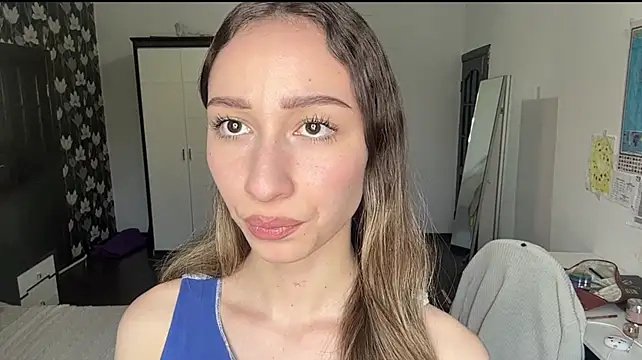 XXX chat uživo modela MolarEmbassy
