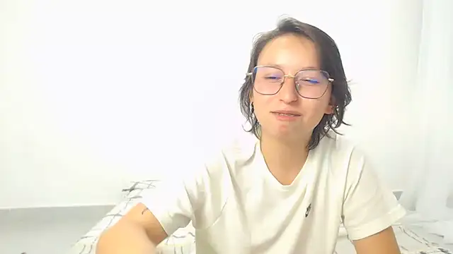 Klaret_Toy's Live XXX Chat
