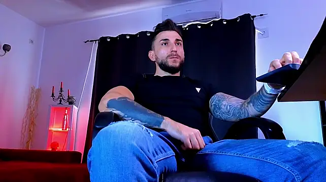 MightyAaron66 live XXX chat