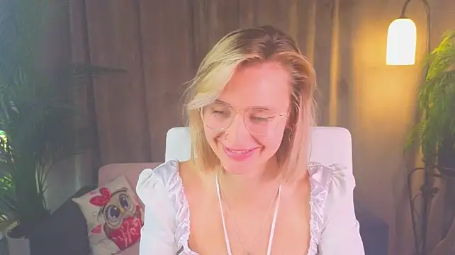 NoraMoreau's Live XXX Chat