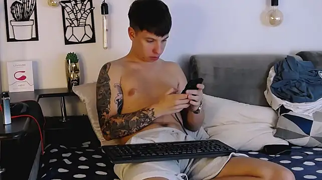 צ'אט XXX בשידור חי של ThomasEdisonn