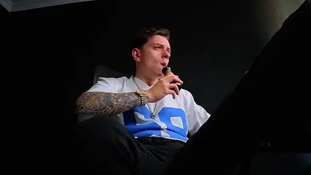 FelixStarkk's Live XXX Chat