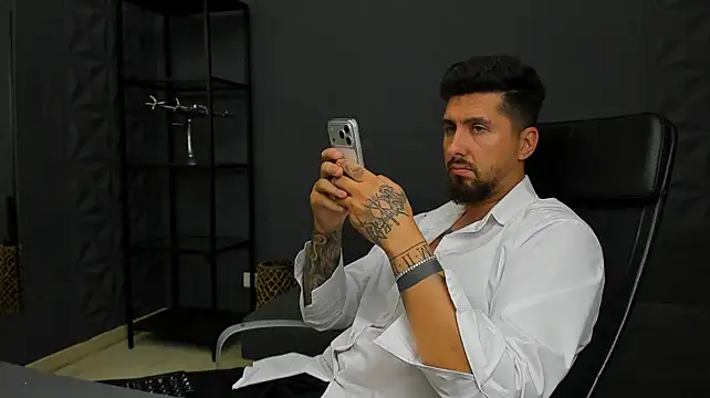 Chat +18 de LoganStroud ao vivo