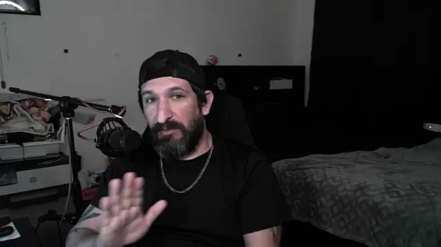 DevilPup75_ Chat XXX in diretta