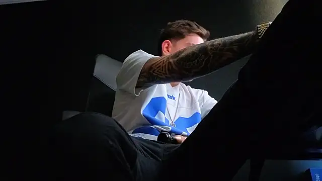 FelixStarkk's Live XXX Chat