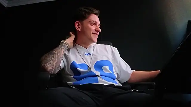 Онлайн чат XXX FelixStarkk