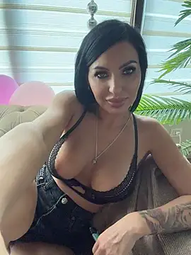 XXX chat uživo modela ReynaMorel