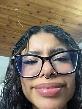 Issaa_Tyler's Live XXX Chat