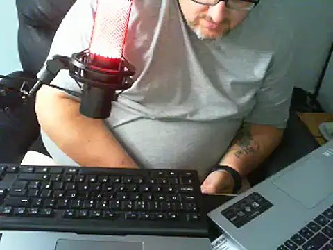 bigcuddlebear69er élő XXX-chatje