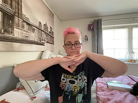 Curvy-Jinx Live XXX Chat