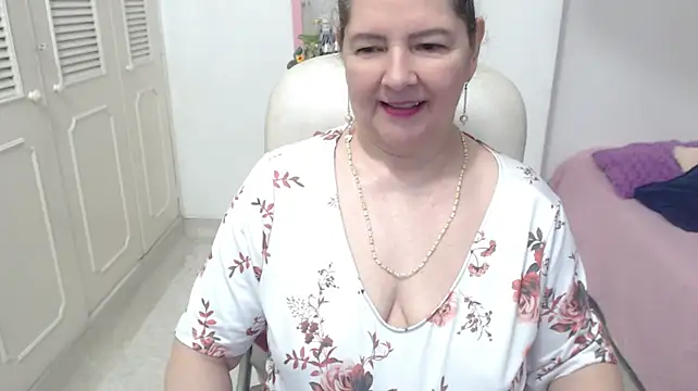 Chat +18 de leonela_69 ao vivo