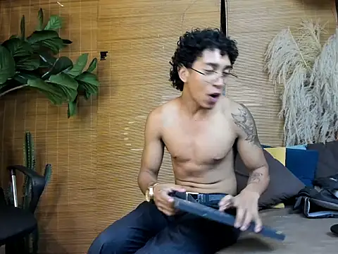 XXX chat uživo modela EnriqueBrookl