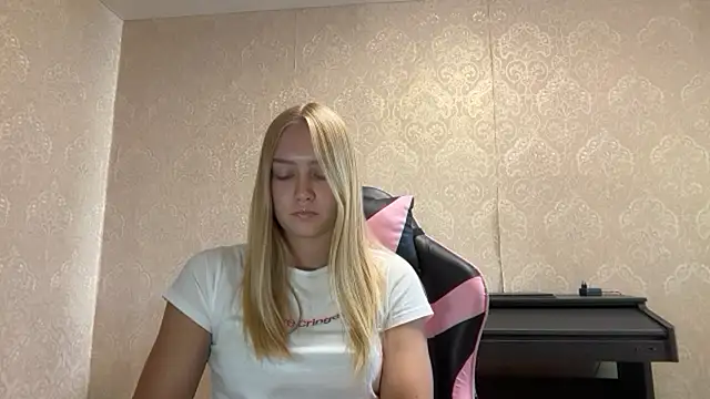 blondegirl2026のライブXXXチャット