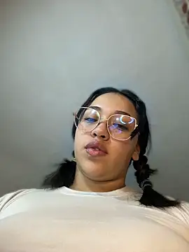 Issa_rodriguez élő XXX-chatje