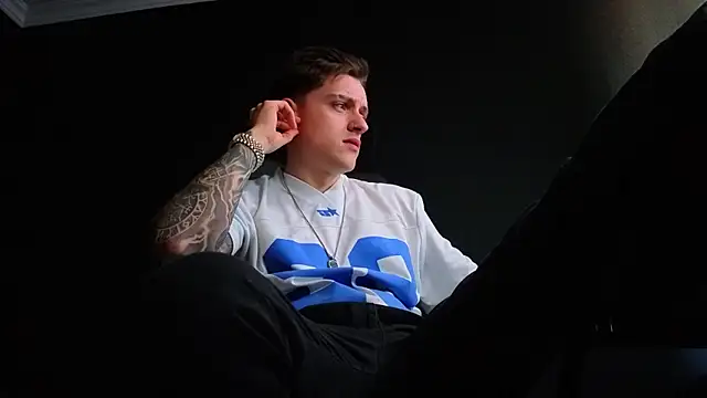 FelixStarkk live XXX chat