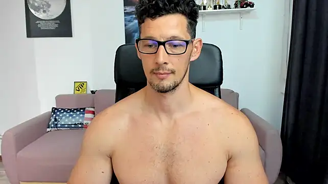 BrutusK08 Adlı Modelin Canlı XXX Sohbeti