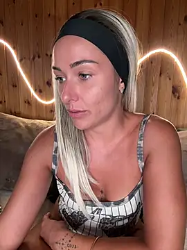 petrouchkaaa_'s Live XXX Chat