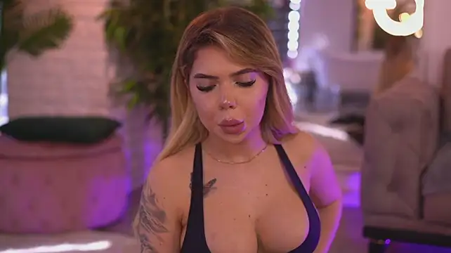 MaevaRey's Live XXX Chat