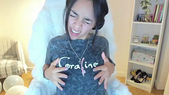 _BellaEvans_ élő XXX-chatje