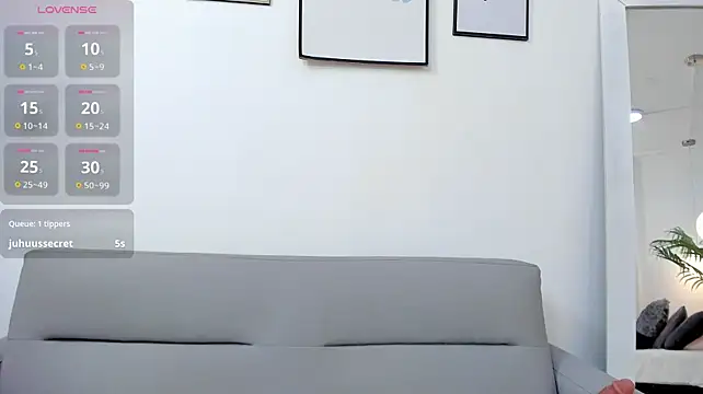Adelavazini live XXX chat