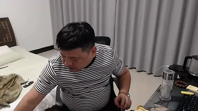 zhang1118 라이브 XXX 채팅