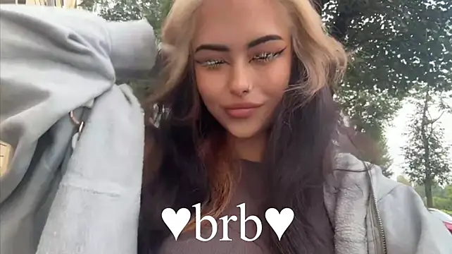 baby__kim Chat XXX in diretta