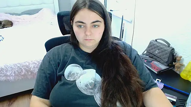 kitsune_8 Adlı Modelin Canlı XXX Sohbeti