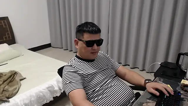 zhang1118 라이브 XXX 채팅