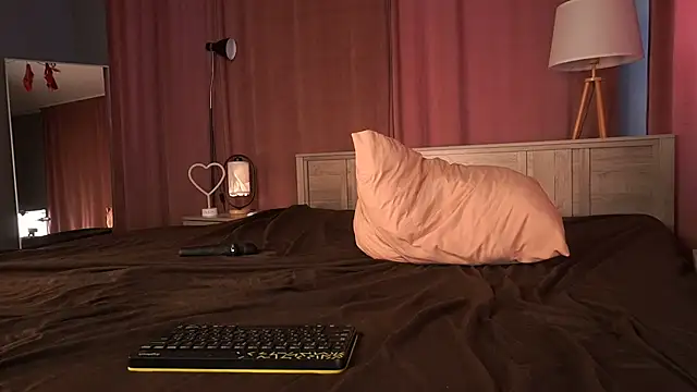 Miranda_May élő XXX-chatje