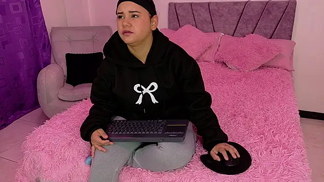 NahomyEvans' Live XXX Chat