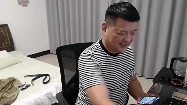 zhang1118 Live XXX-chat