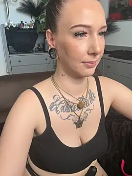 Trixie-Tainted Live XXX-Chat
