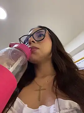 Chat +18 de amira_cute2 ao vivo