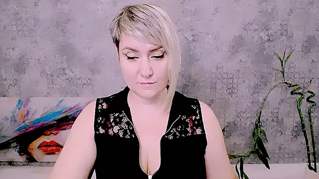 Djullia's Live XXX Chat