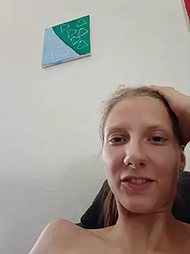 LenaGoldi Adlı Modelin Canlı XXX Sohbeti
