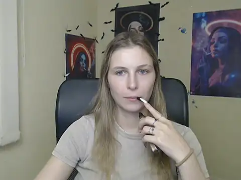 StrangerGi Chat XXX live