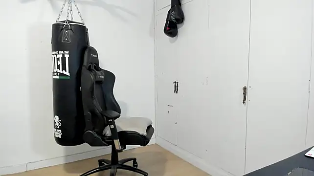dan01_ – Naživo XXX chat