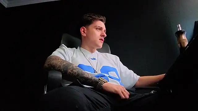 FelixStarkk's Live XXX Chat