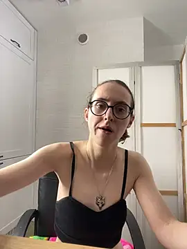 Chat +18 de MartiniiSelenna ao vivo