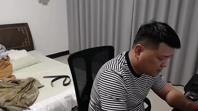 zhang1118's Live XXX Chat