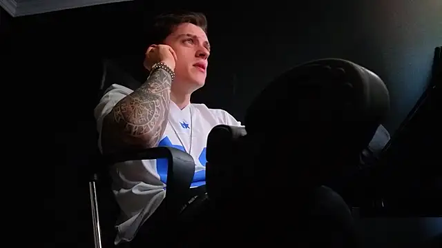 Онлайн чат XXX FelixStarkk