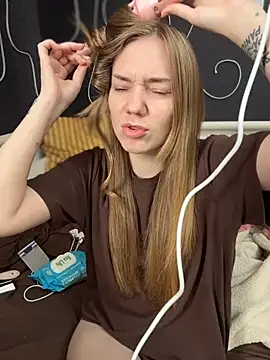 MilaMoone élő XXX-chatje