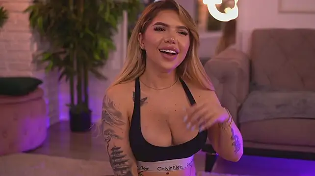 MaevaRey's Live XXX Chat